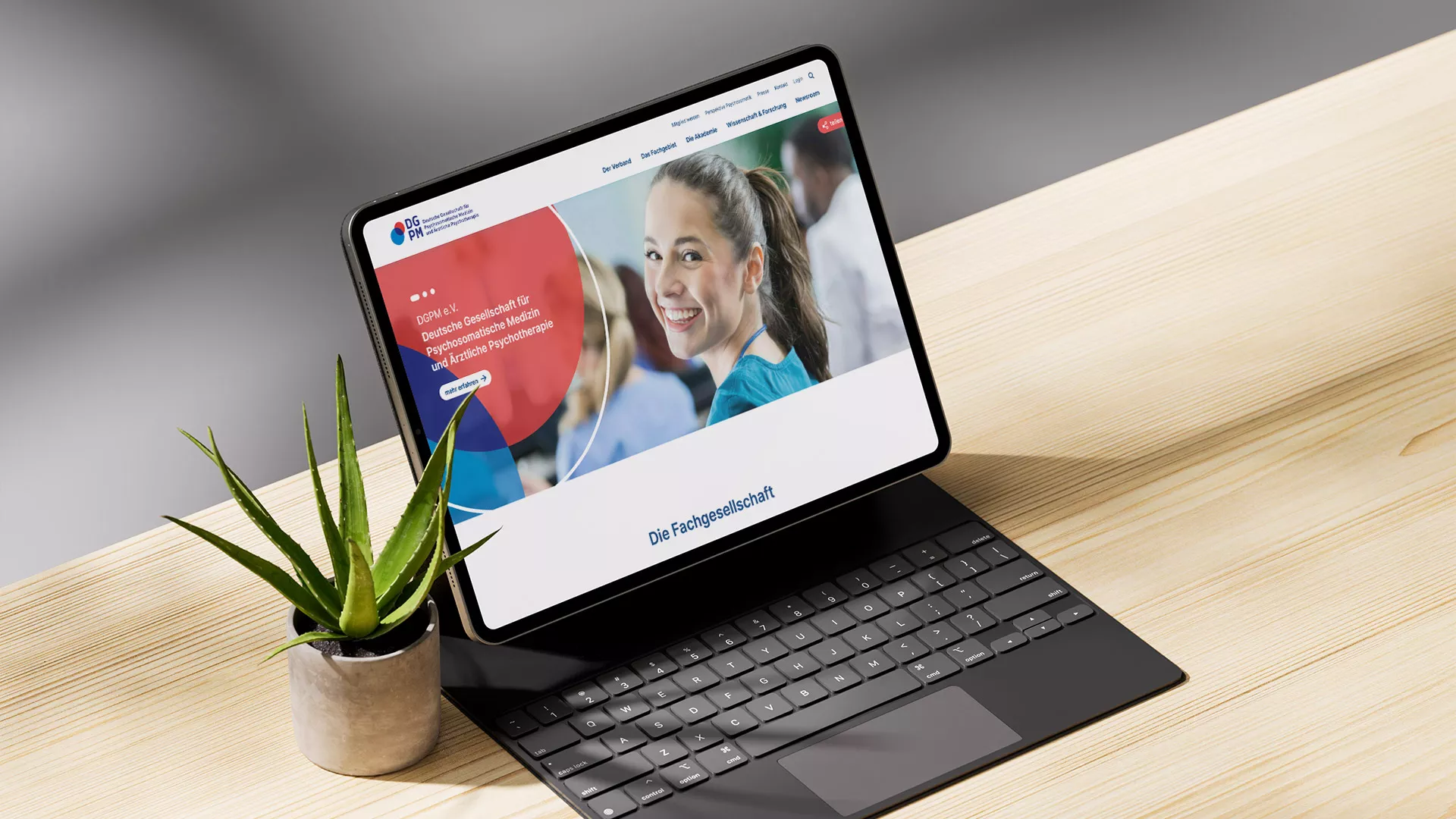 DGPM Relaunch responsive Design auf dem iPad