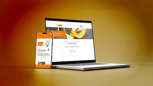 Die Website des Marburger Bundes mit dem Beratungsformular „Ich wünsche Beratung" auf einem Laptop und die Marburger-Bund-App auf einem Smartphone vor orangefarbenem Hintergrund.