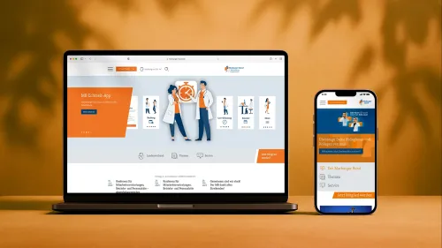 Die Marburger-Bund-Website auf einem Laptop und einem Smartphone vor orangefarbenem Hintergrund, mit der Startseite und dem Teaser zur „MB Echtzeit-App".
